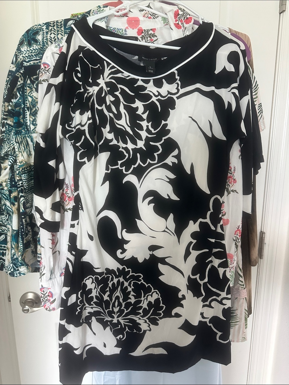 White House Black Market Black and White Floral Print Long Sleeve Top